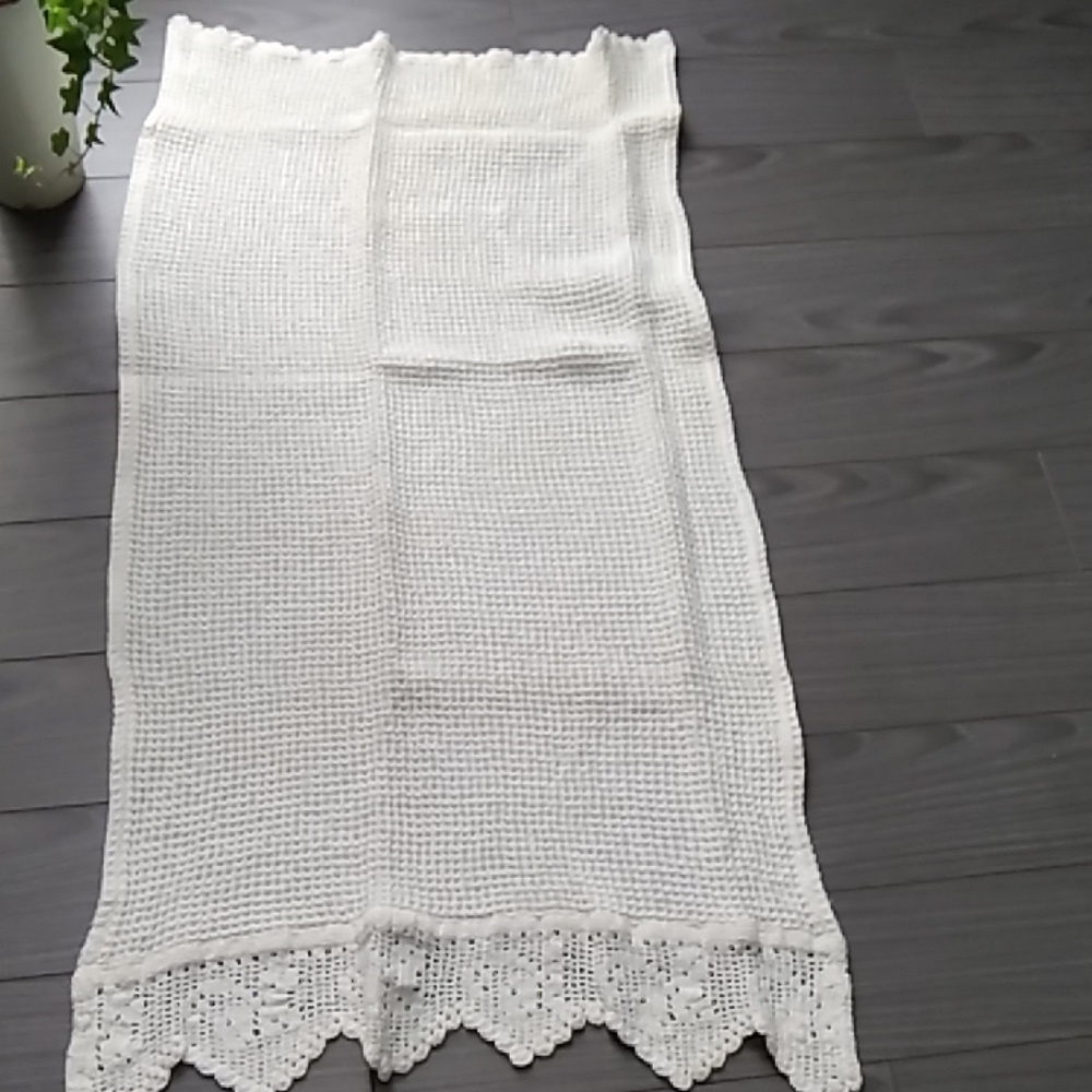 Imported (India) Lace Kitchen Towel (NWOT) - Picture 6 of 8